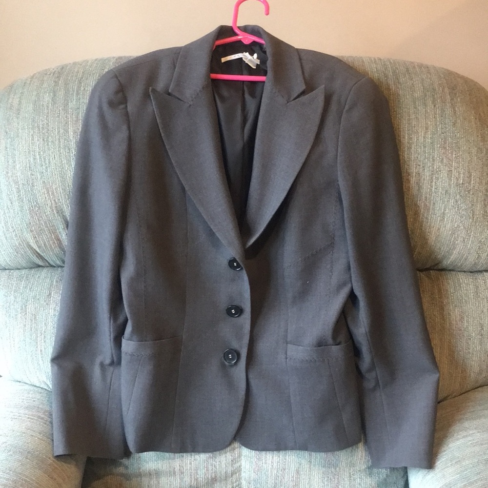 *24 HR SALE* Tahari suit jacket 8P - Picture 2 of 7